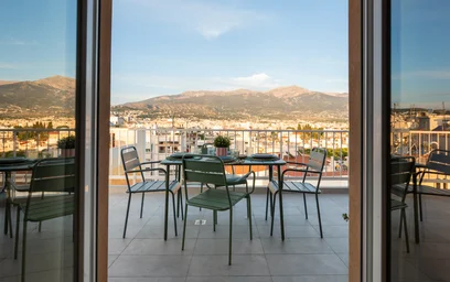 {area} de kiralık çok aydınlık stüdyo
