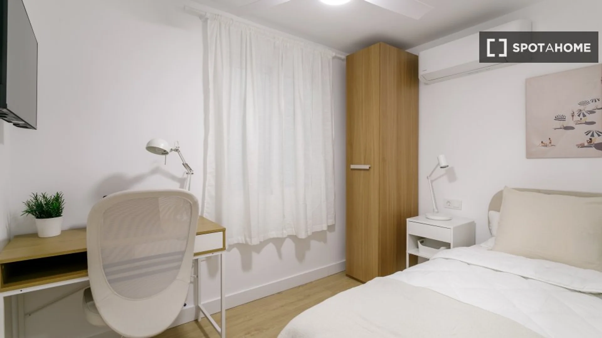 Habitación en apartamento estudiantil en alquiler en , completamente amueblado