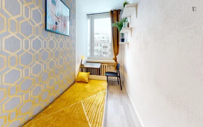 Quarto para alugar num apartamento partilhado em {area}