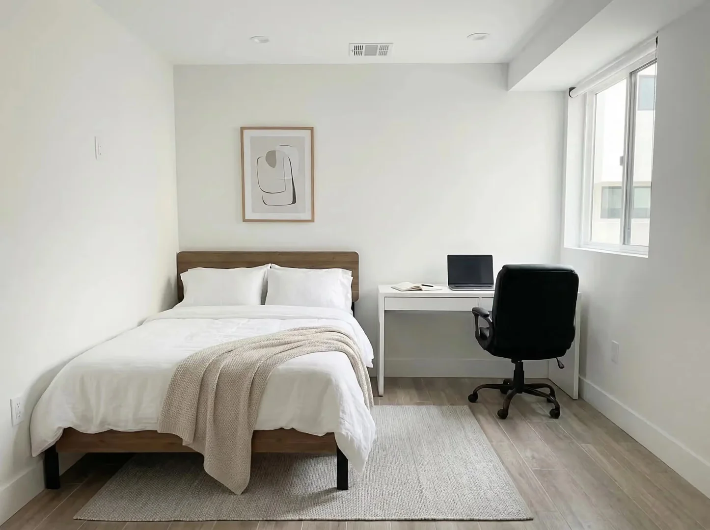Quarto de estudante confortável e espaçoso em