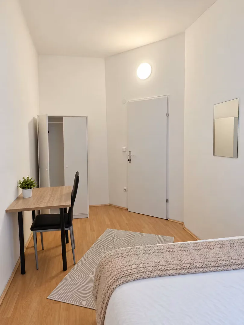 Quarto acolhedor para estudantes disponível em
