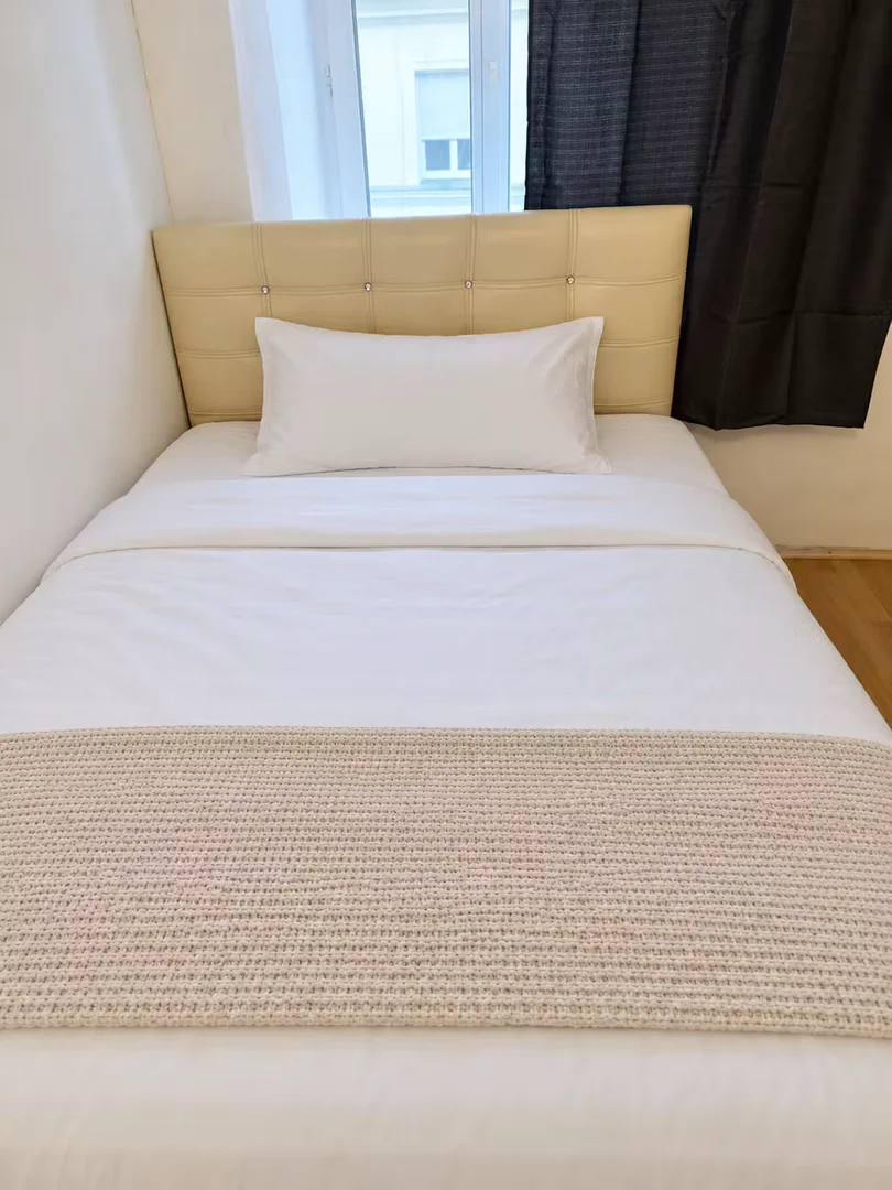 Quarto de estudante económico com localização conveniente em