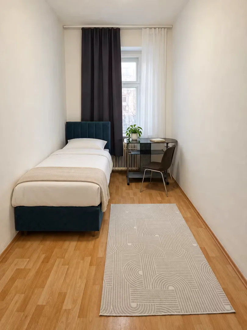 Funktionelles Studentenzimmer perfekt zum Studieren in 