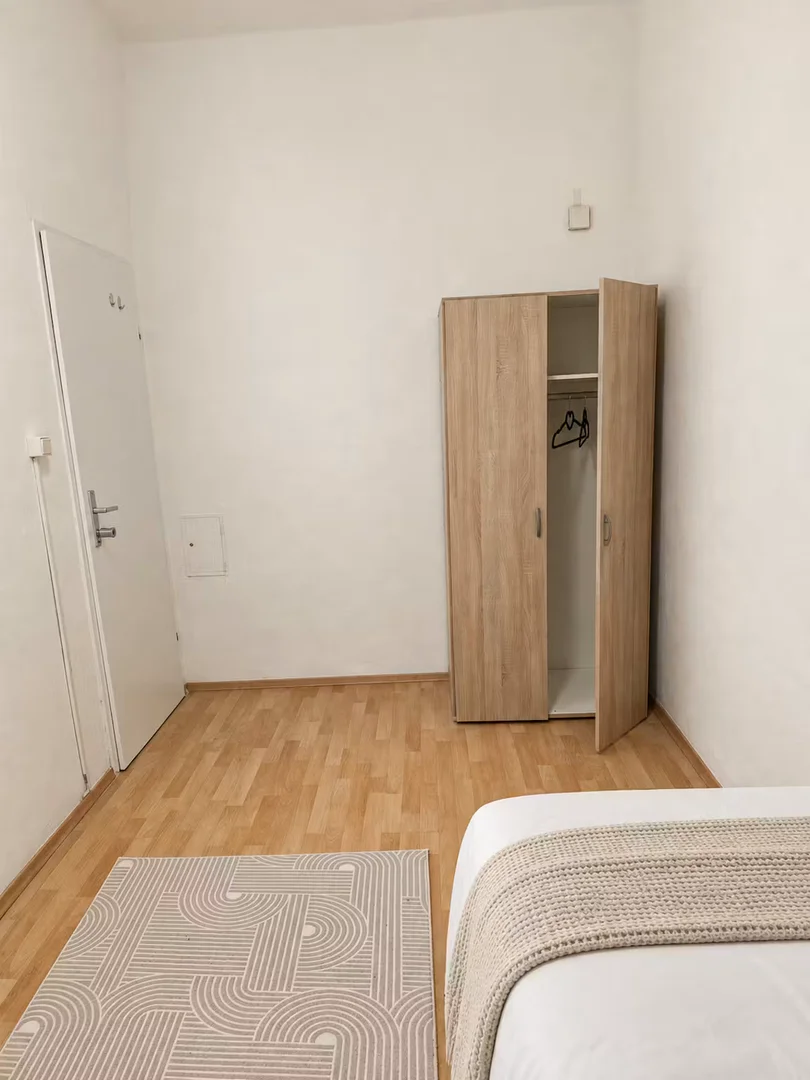 Bezahlbares Zimmer für Studenten mit ausreichender Beleuchtung in 