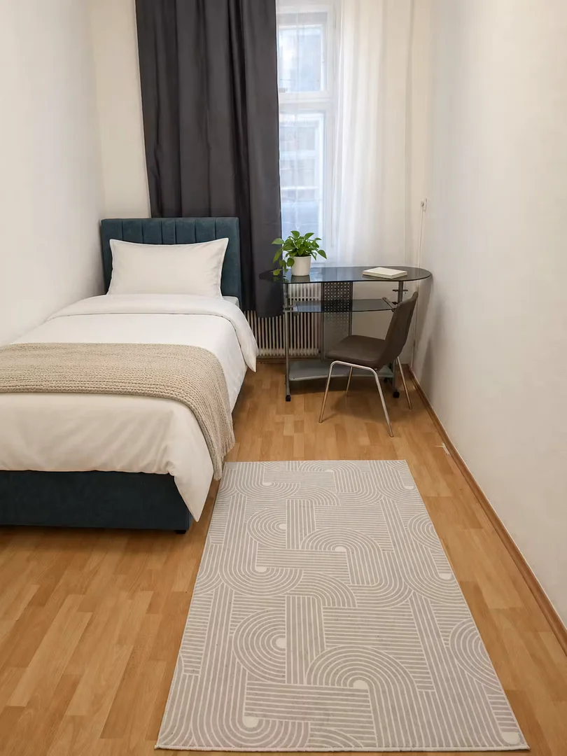 Bezahlbares Zimmer für Studenten mit ausreichender Beleuchtung in 