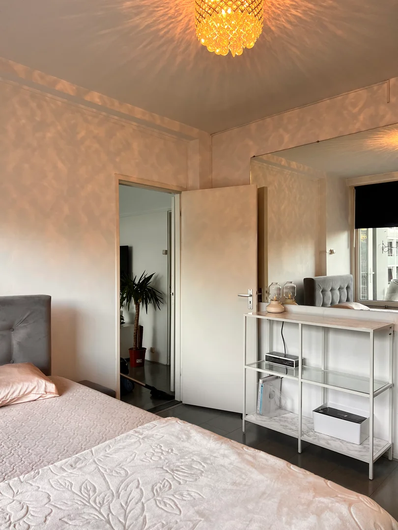 Student-friendly room in  with modern amenities