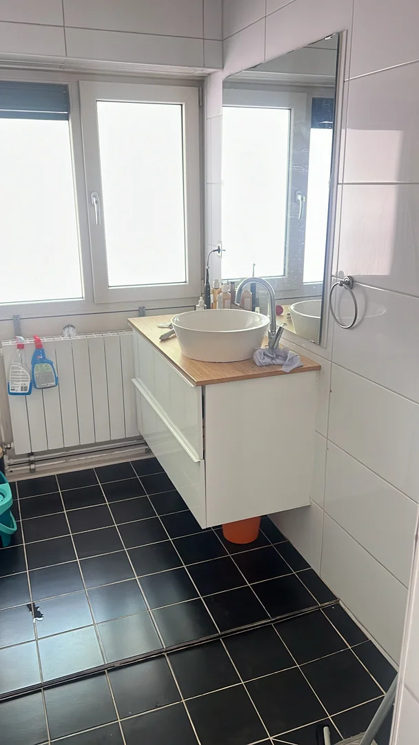 Student-friendly room in  with modern amenities