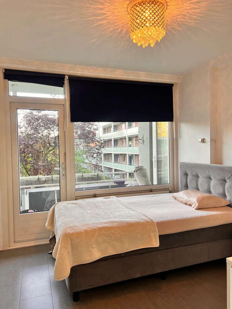 Budget-friendly student room close to campus in 