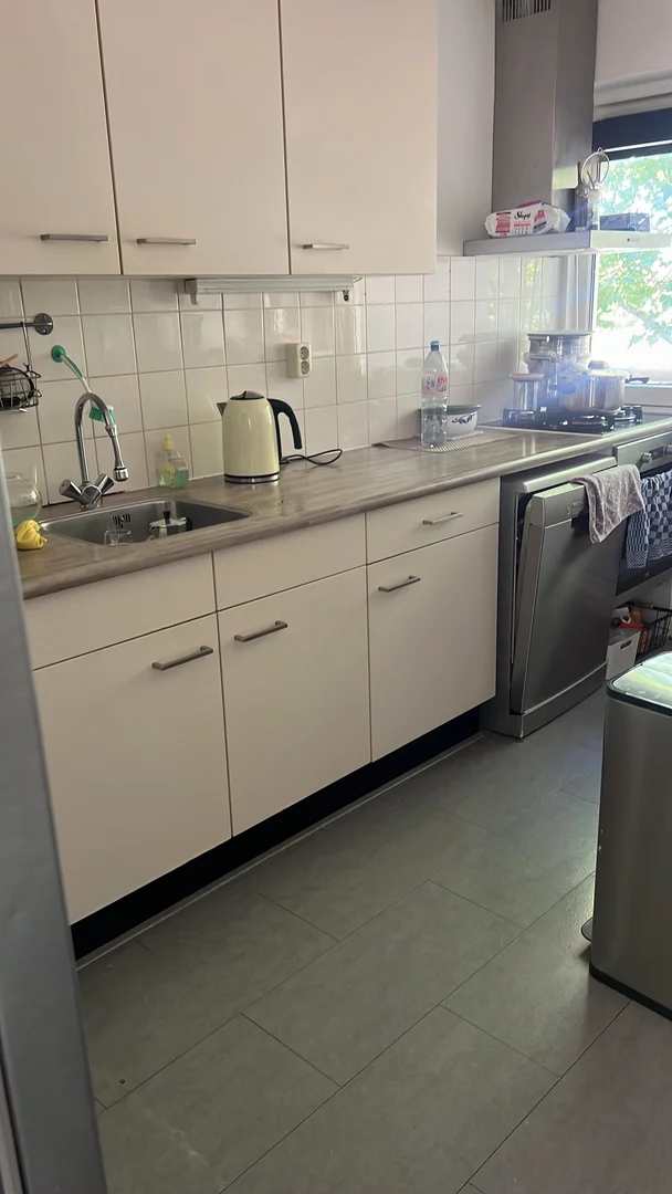 Budget-friendly student room close to campus in 