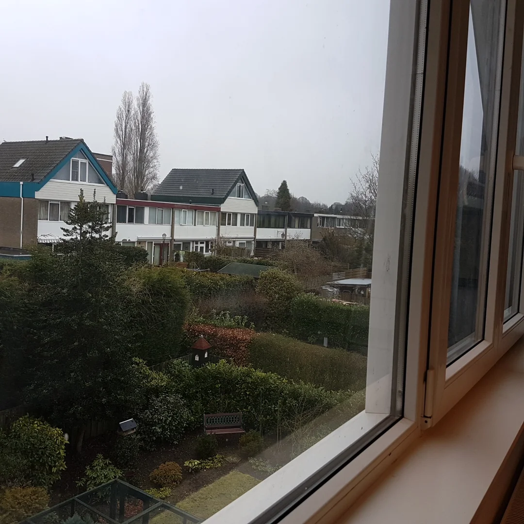 Przyjazna studentom kawalerka z doskonałymi połączeniami komunikacyjnymi w 