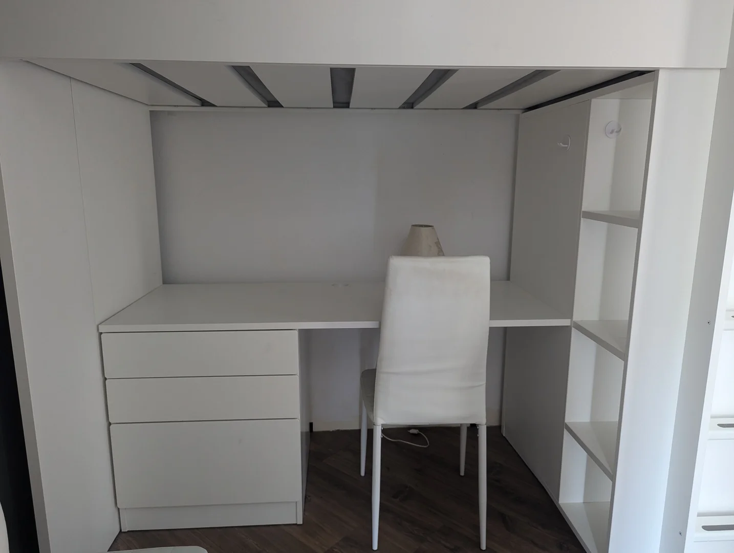 Chambre conviviale pour les étudiants dans  avec des équipements modernes