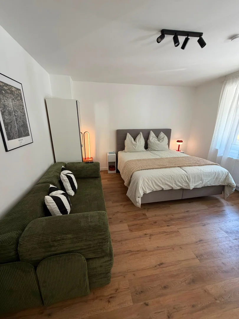 Quarto acolhedor para estudantes disponível em