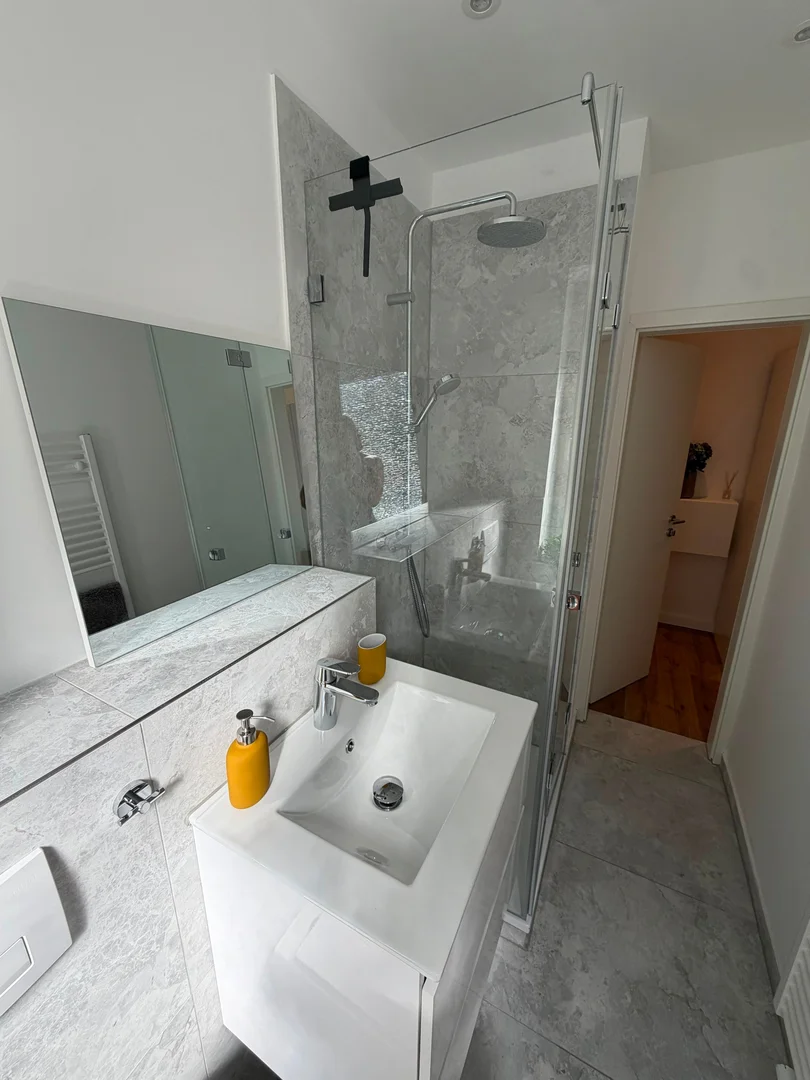 Quarto acolhedor para estudantes disponível em