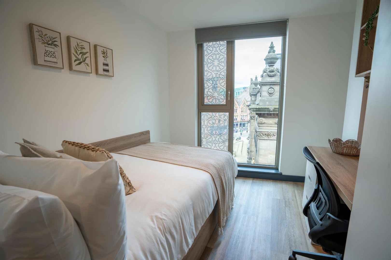 Chambre d'étudiant à avec espace d'étude et installations communes