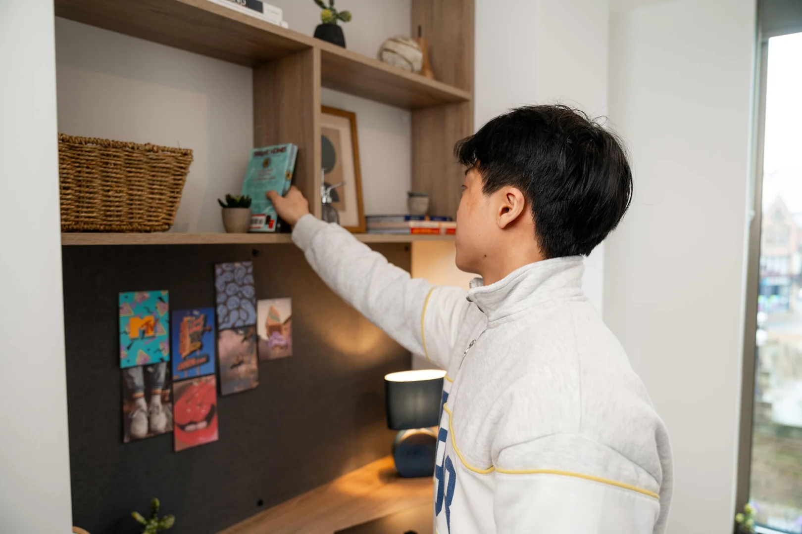 Chambre d'étudiant à avec espace d'étude et installations communes