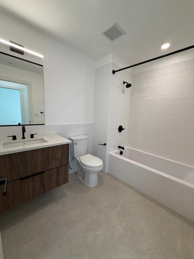 20, Medford St., Unit 211, East Cambridge, Somerville, MA, 02143