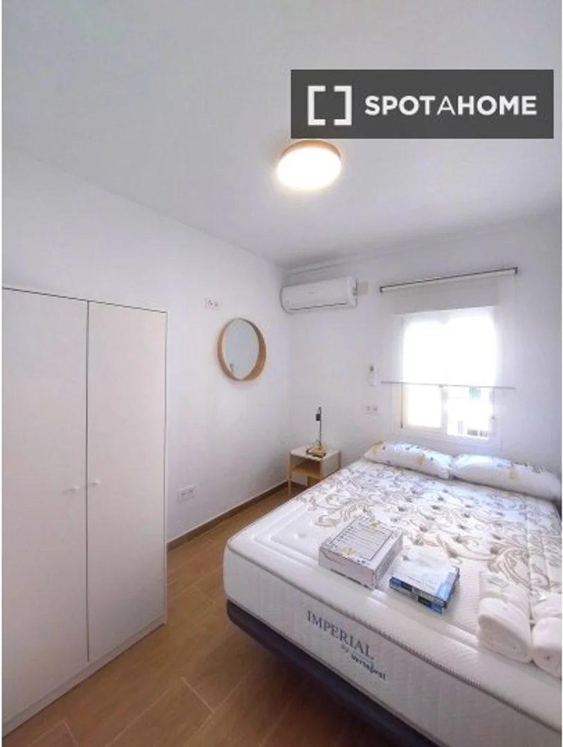 Cozy room for students available in