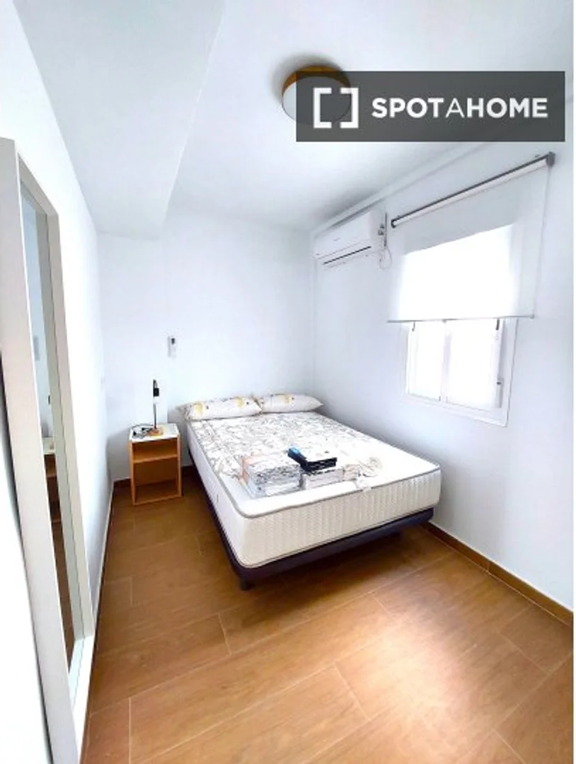 Room for rent in student apartment in , fully furnished