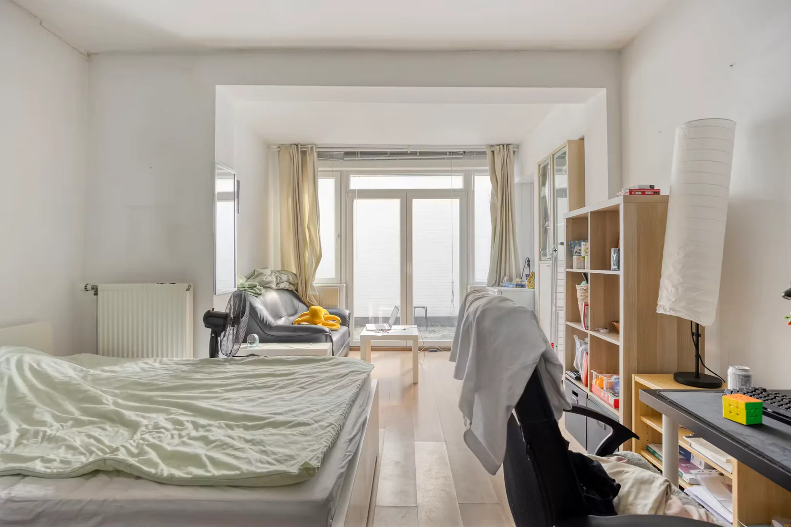 'de modern olanaklara sahip öğrenci dostu oda