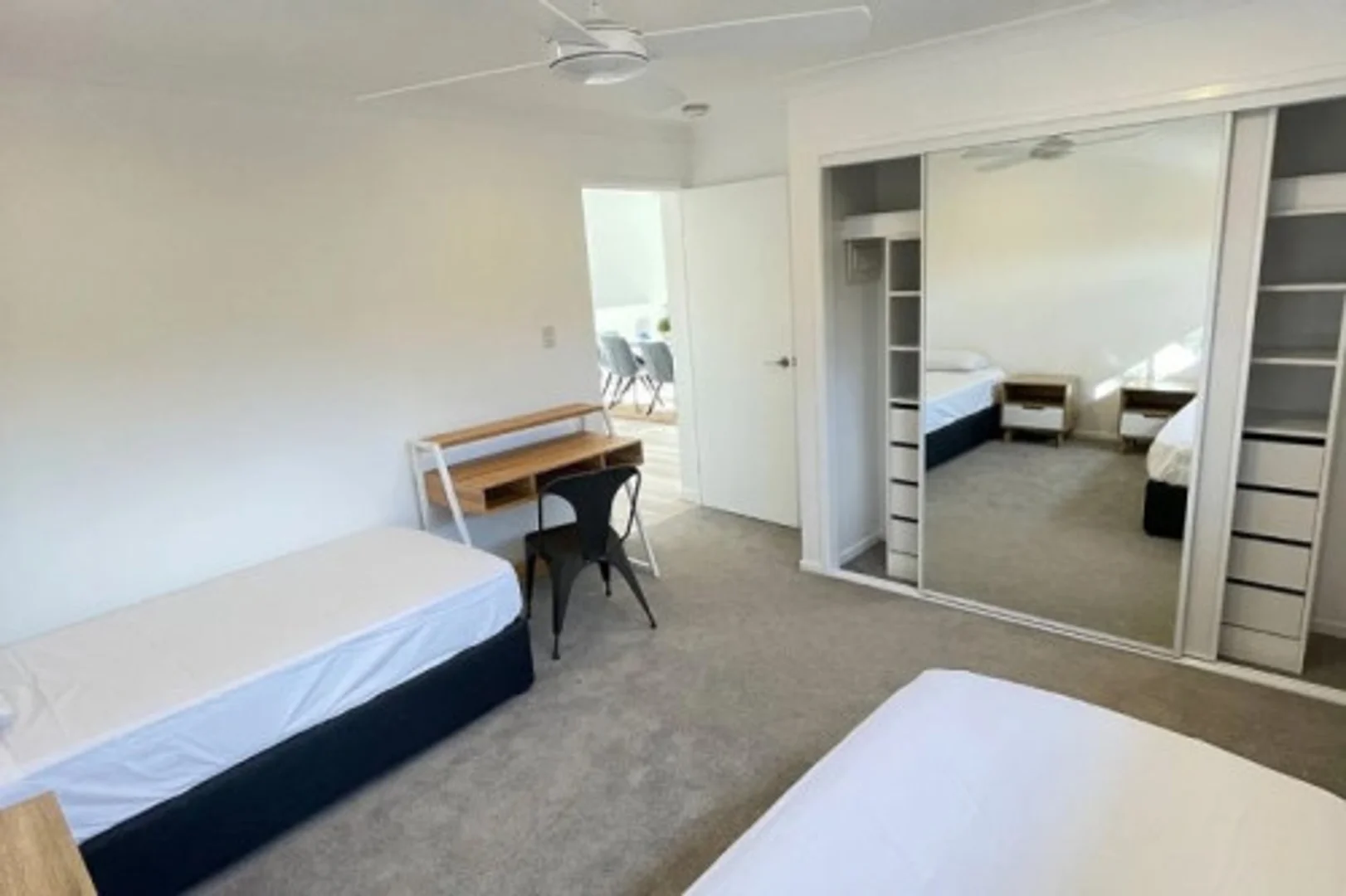 Chambre d'étudiant confortable et spacieuse dans 