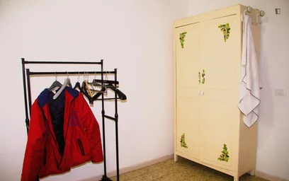 Chambre à louer dans un appartement en colocation à {area}