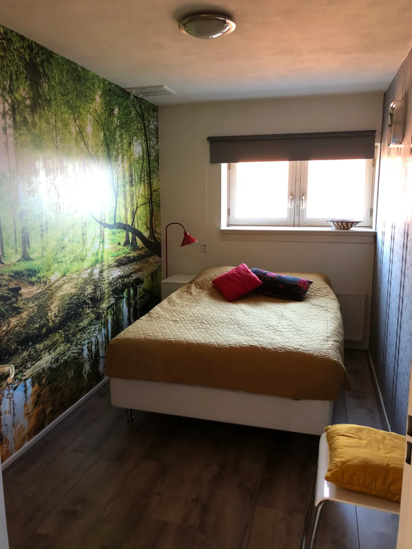 Zimmer in Studentenwohnung in  zu vermieten, voll möbliert