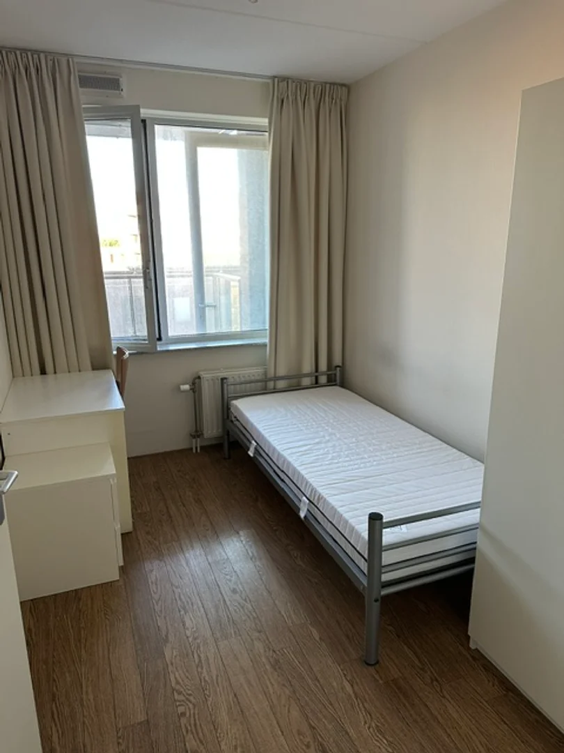Habitación estudiantil económica con ubicación conveniente en 