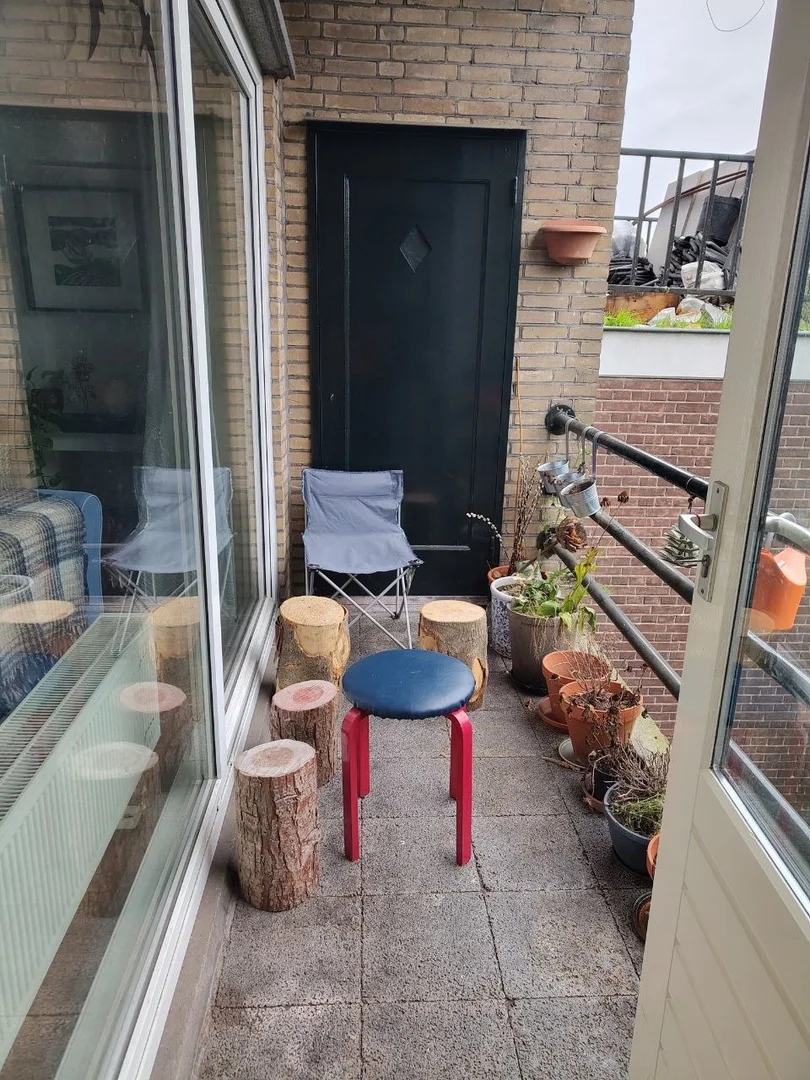 Zimmer in Studentenwohnung in  zu vermieten, voll möbliert