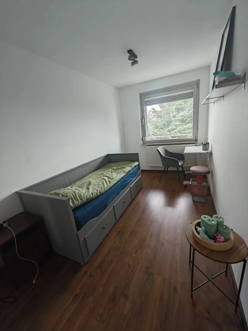 Chambre abordable pour les étudiants avec un bon éclairage dans 