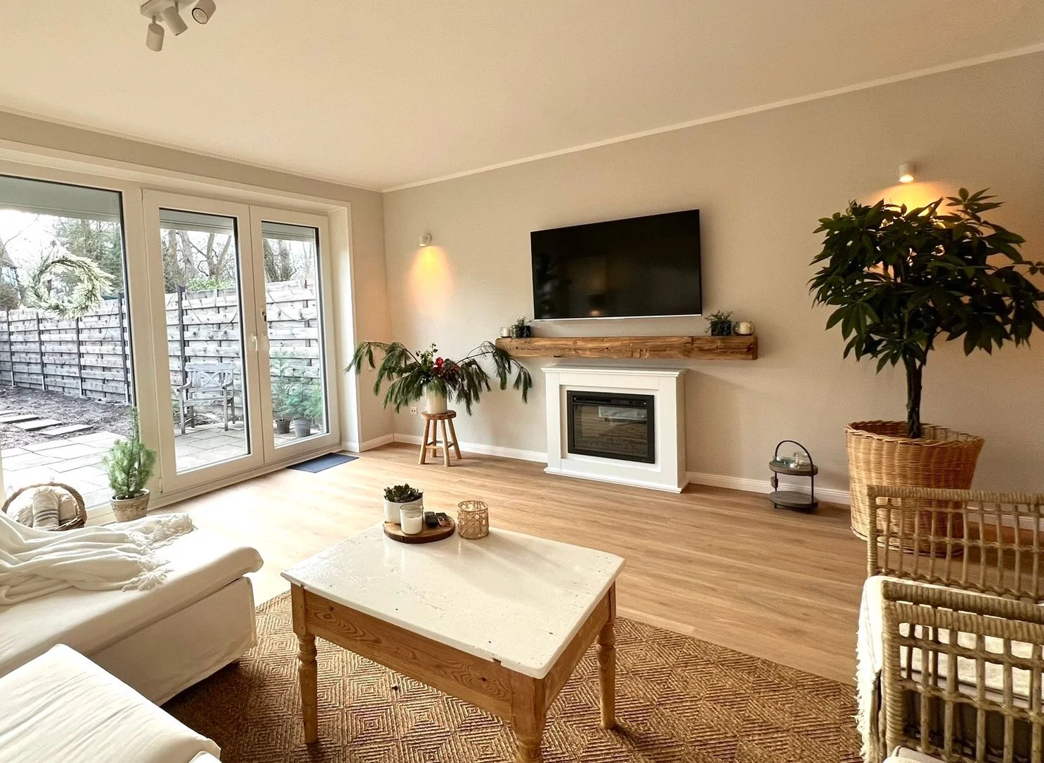Student-friendly room in  with modern amenities