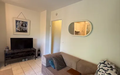 Entire apartment at Quai de Dion Bouton, image 6 of 10