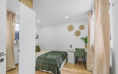 Alquiler de habitaciones por meses en {area}