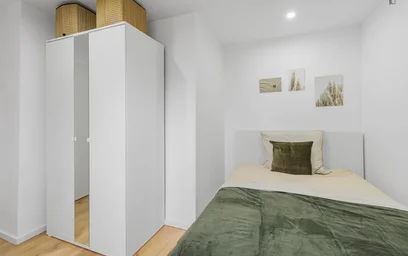 Private room at Aschenbrennerstr., image 3 of 10