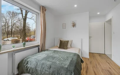 Private room at Aschenbrennerstr., image 2 of 9