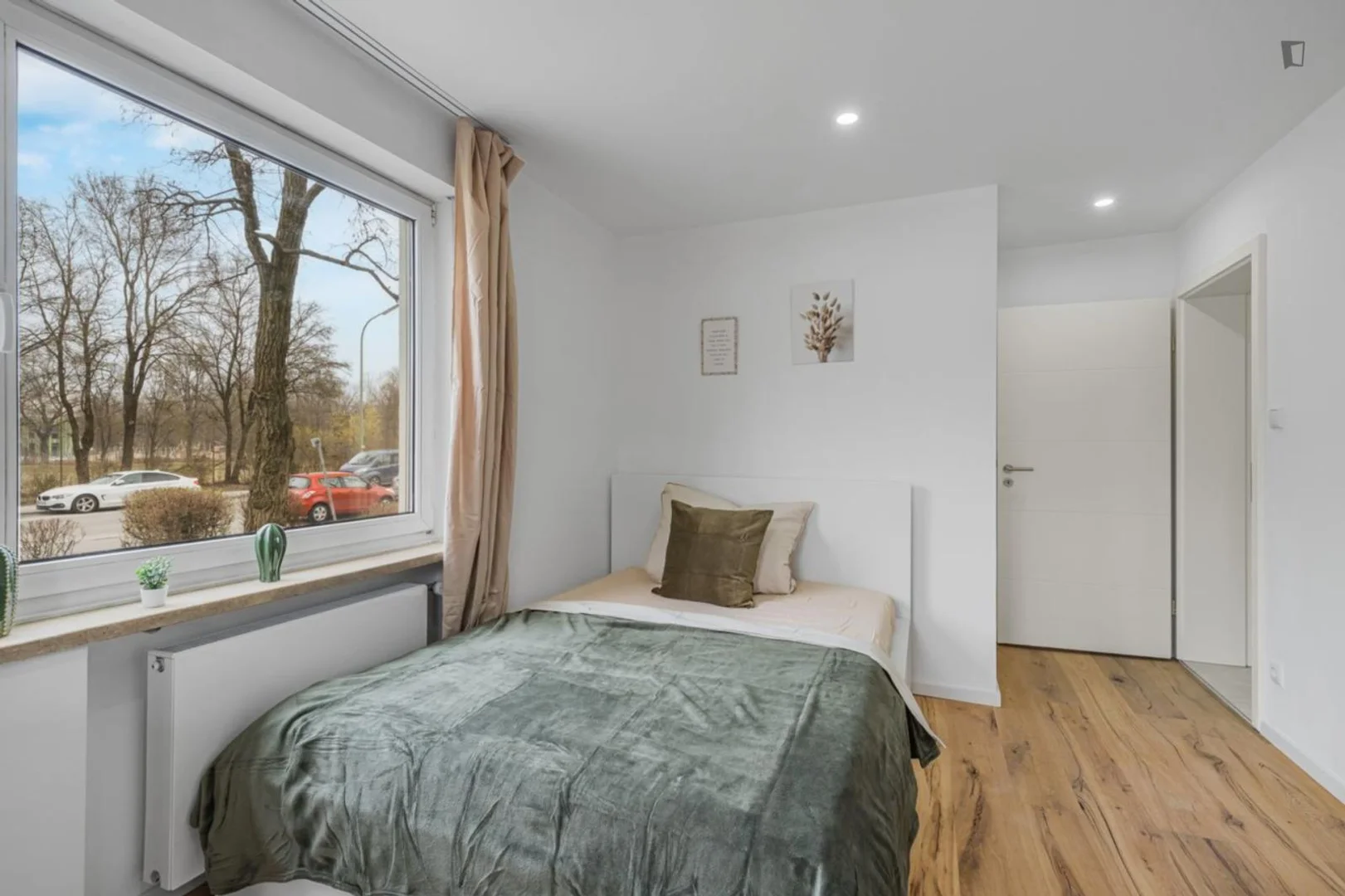 Bright and airy student room with easy university access in