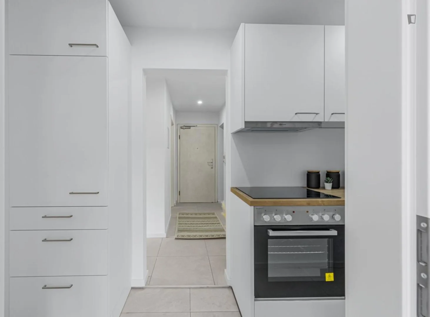 Economical student room with convenient location in