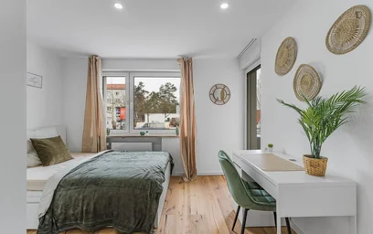 Bright private room in {area}