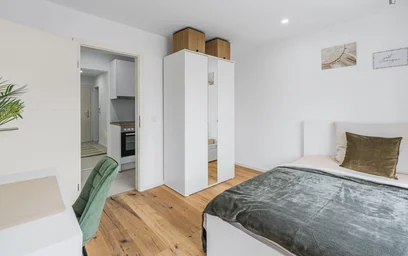 Private room at Aschenbrennerstr., image 3 of 11