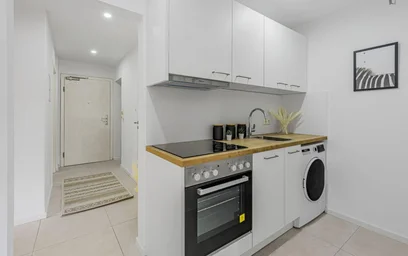 Private room at Aschenbrennerstr., image 5 of 11