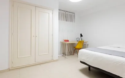 Habitación privada muy luminosa en {area}