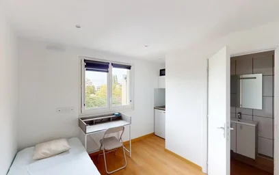 Logement avec 3 chambres à {area}