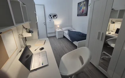 Quarto para alugar com cama de casal em {area}