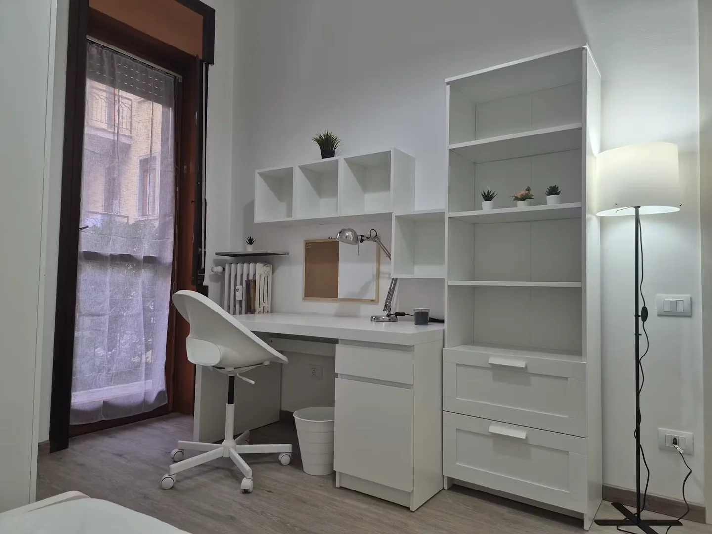 Quarto para alugar em apartamento de estudantes em , totalmente mobilado