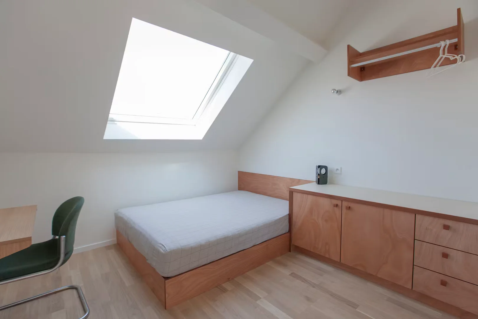Quarto para alugar em apartamento de estudantes em , totalmente mobilado