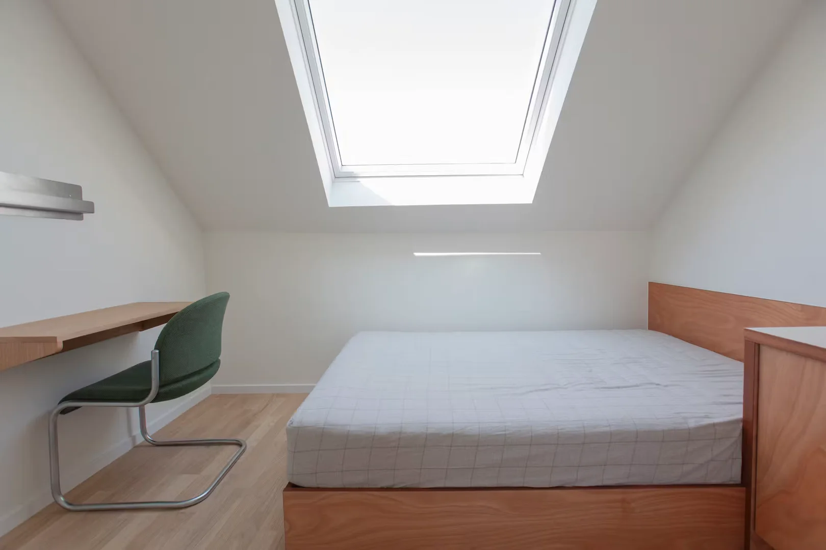 Quarto acolhedor para estudantes disponível em