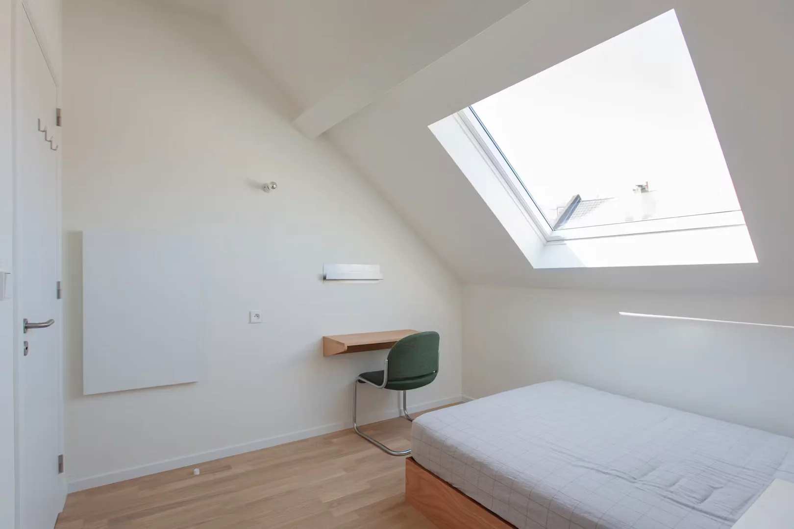 Quarto para alugar em apartamento de estudantes em , totalmente mobilado