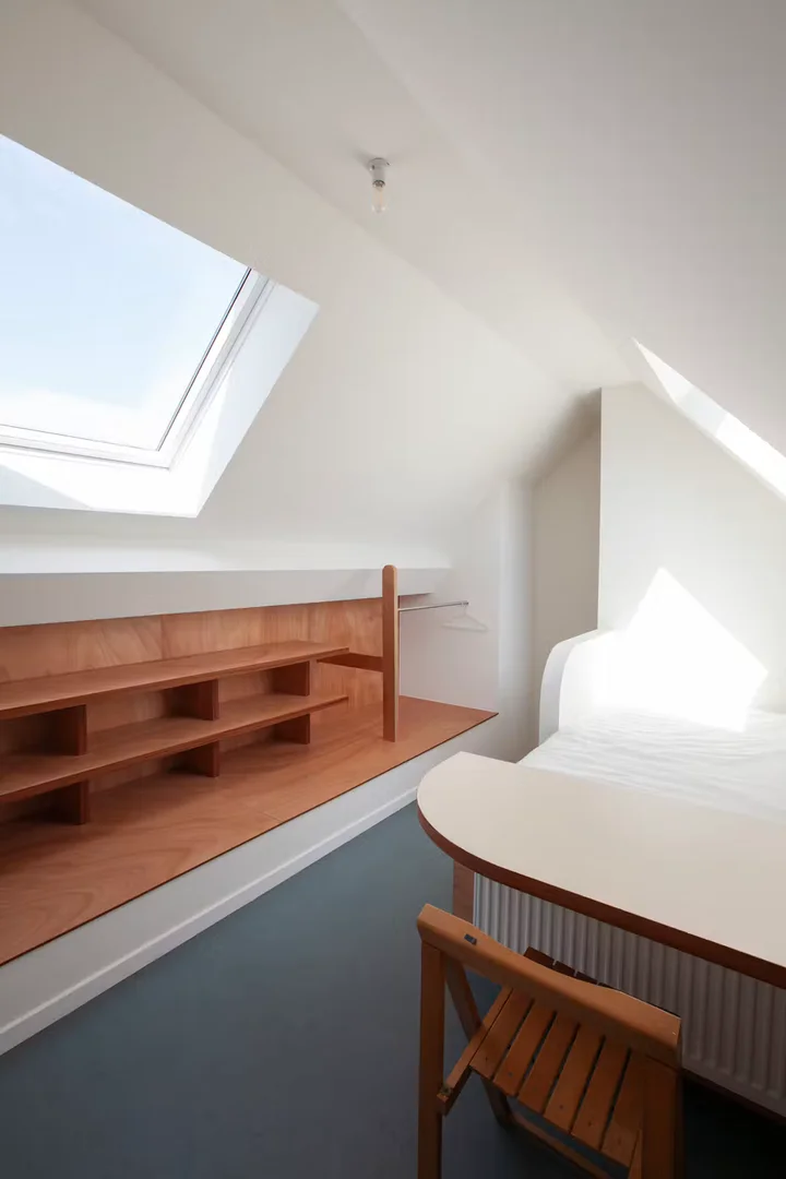 Habitación para estudiantes en  con área de estudio y facilidades compartidas