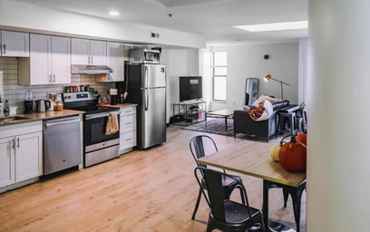 Alojamiento entero en residencia en 512 S 3rd St, Champaign, IL 61820, United States, imagen 3 de 49