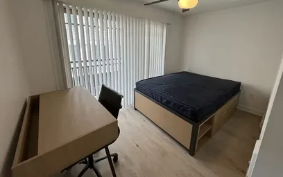 Logement entier en résidence à 4730 University Way NE, Seattle, WA 98105, United States, image 3 de 49