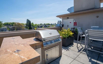 Logement entier en résidence à 4730 University Way NE, Seattle, WA 98105, United States, image 21 de 49